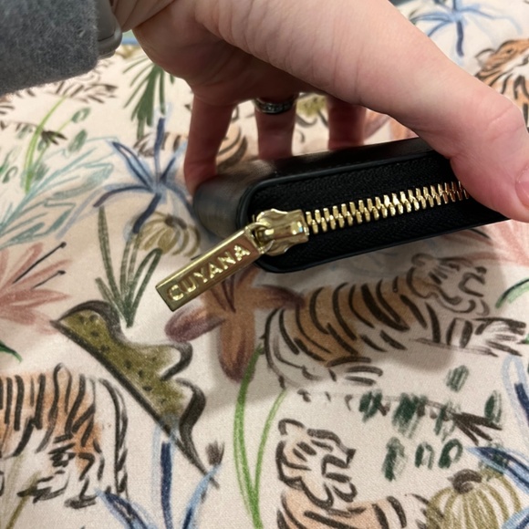 Cuyana Small Zip Wallet in Smooth Black Leather - Picture 3 of 7